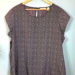 🌺 Chico’s Black and White Animal Print Short Sleeve Blouse XL